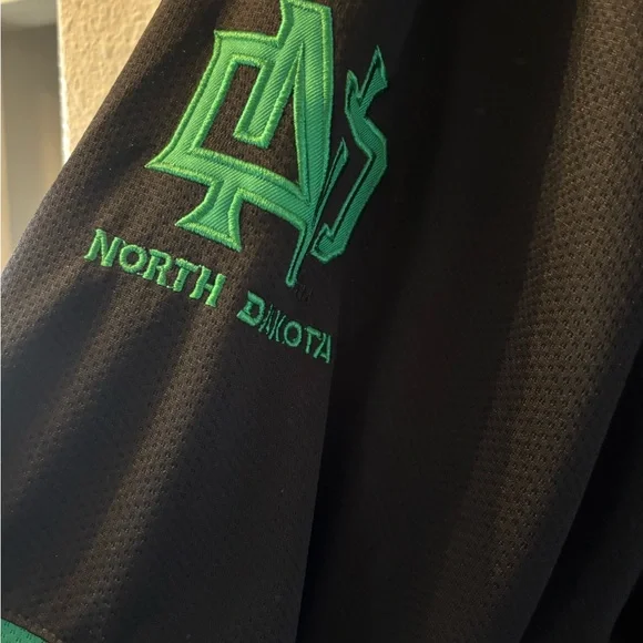 UND North Dakota Hockey Green and Black Lace-Up Jersey - Picture 4 of 4